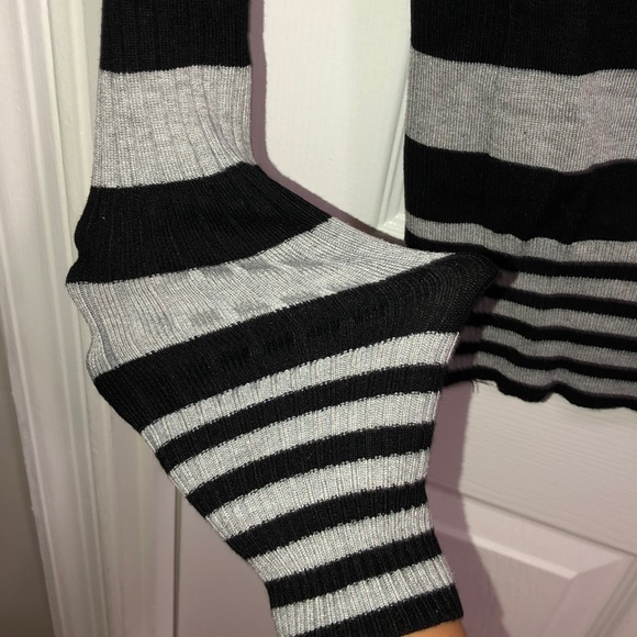 Black and grey striped long sleeve shirt. - Picture 6 of 6